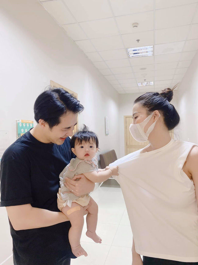 Cậu ấm cô chiêu có chức vụ cực oai dù chưa biết trời trăng mây đất