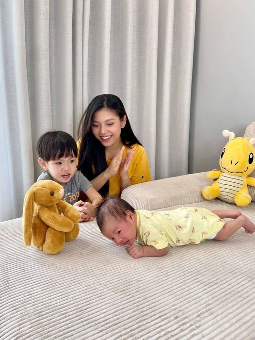 Chồng Chúng Huyền Thanh hết nghén hộ vợ lại chăm con cực chuyên nghiệp