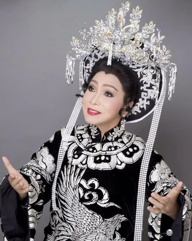 Chửi cả showbiz nhưng có 6 sao Việt được lòng bà Phương Hằng nhất