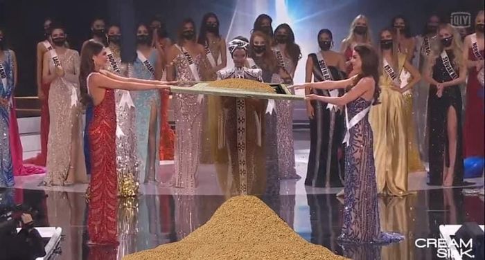 CĐM chế ảnh màn trao giải hoa hậu mùa dịch của Miss Universe 2020