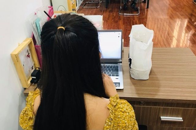 Cô gái 5 năm nhịn ăn, xin quần áo cũ mặc để dành được 8 cây vàng