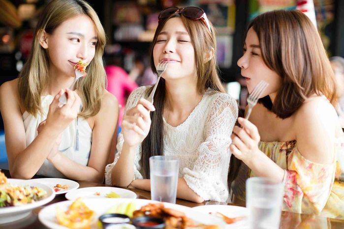 Cô gái 5 năm nhịn ăn, xin quần áo cũ mặc để dành được 8 cây vàng
