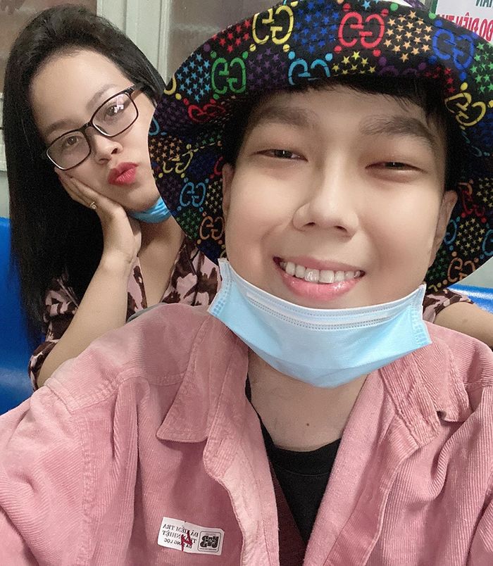 Chuyện tình đẫm nước mắt của cô gái bệnh tim và chàng trai mắc nan y