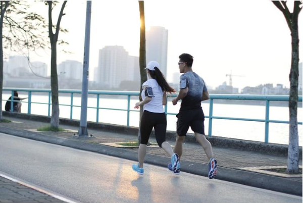Cô gái ế 25 năm bỗng có người yêu nhờ dậy sớm tập thể dục