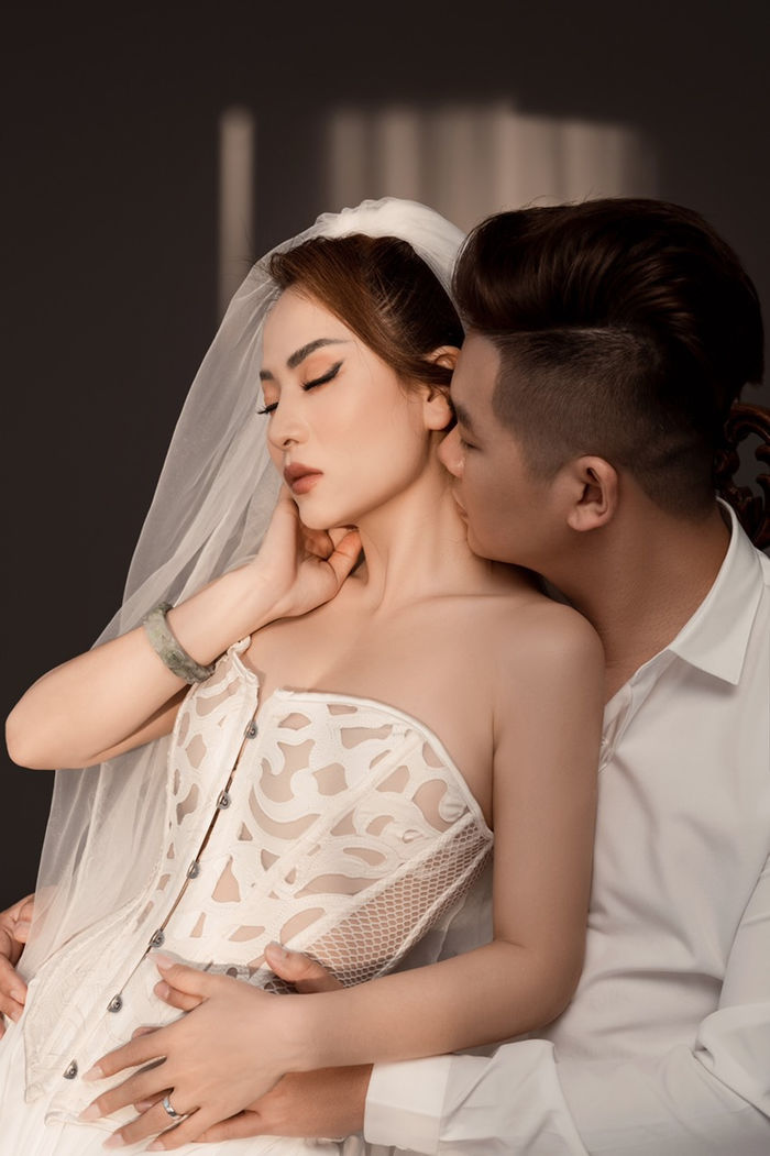 Con gái Hoài Linh ngậm ngùi hoãn đám cưới với ông xã kém 2 tuổi