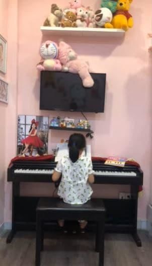 Con gái Mai Phương ca hát, đánh đàn: thừa hưởng gen di truyền từ bố mẹ
