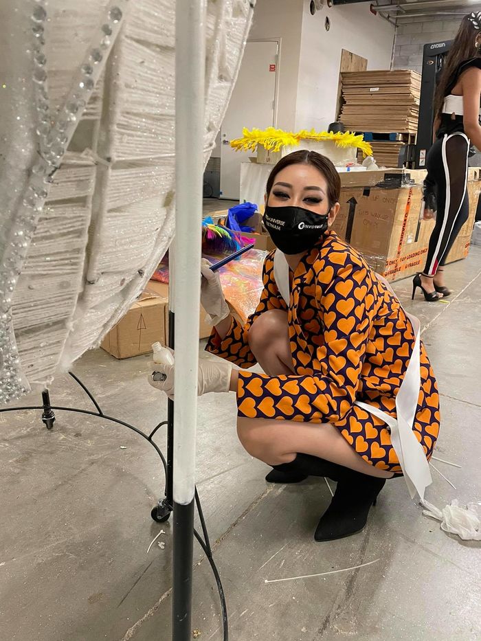 Cùng diện áo dài tại Miss Universe, vì sao Khánh Vân lại gây bão?