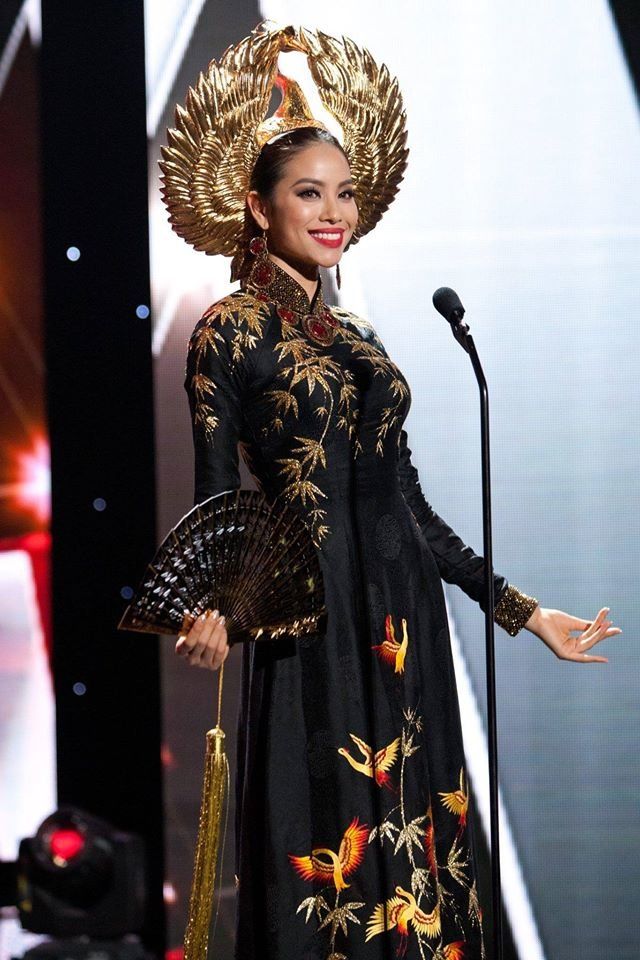 Cùng diện áo dài tại Miss Universe, vì sao Khánh Vân lại gây bão?