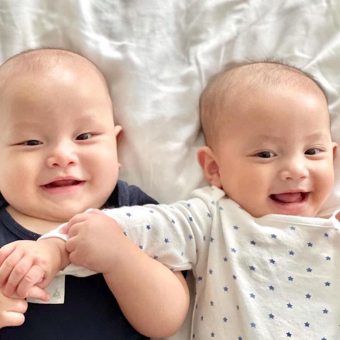 Cuối tuần của 2 con sinh đôi nhà Hồ Ngọc Hà: Ai ngắm cũng vui cả ngày
