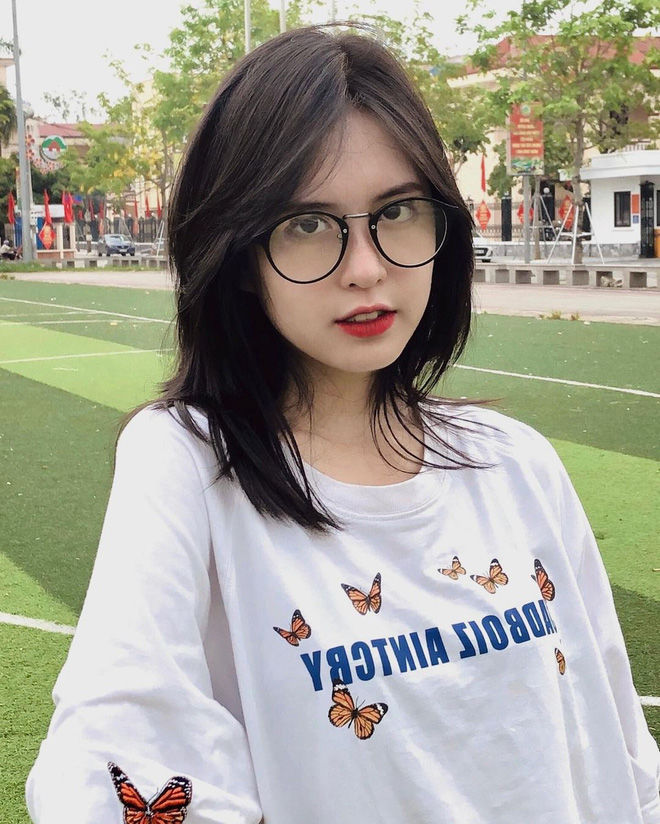 Không chỉ Ngô Kiến Huy, cô gái 18 tuổi cũng phá bỏ lời nguyền ảnh thẻ