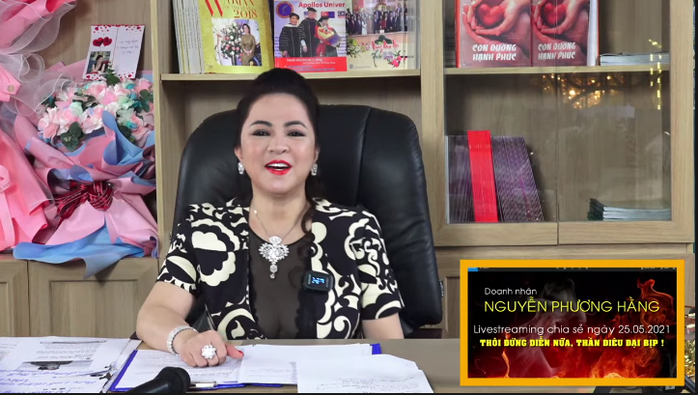 Đang livestream chửi xối xả, bà Phương Hằng: Em đẹp không quý vị ơi