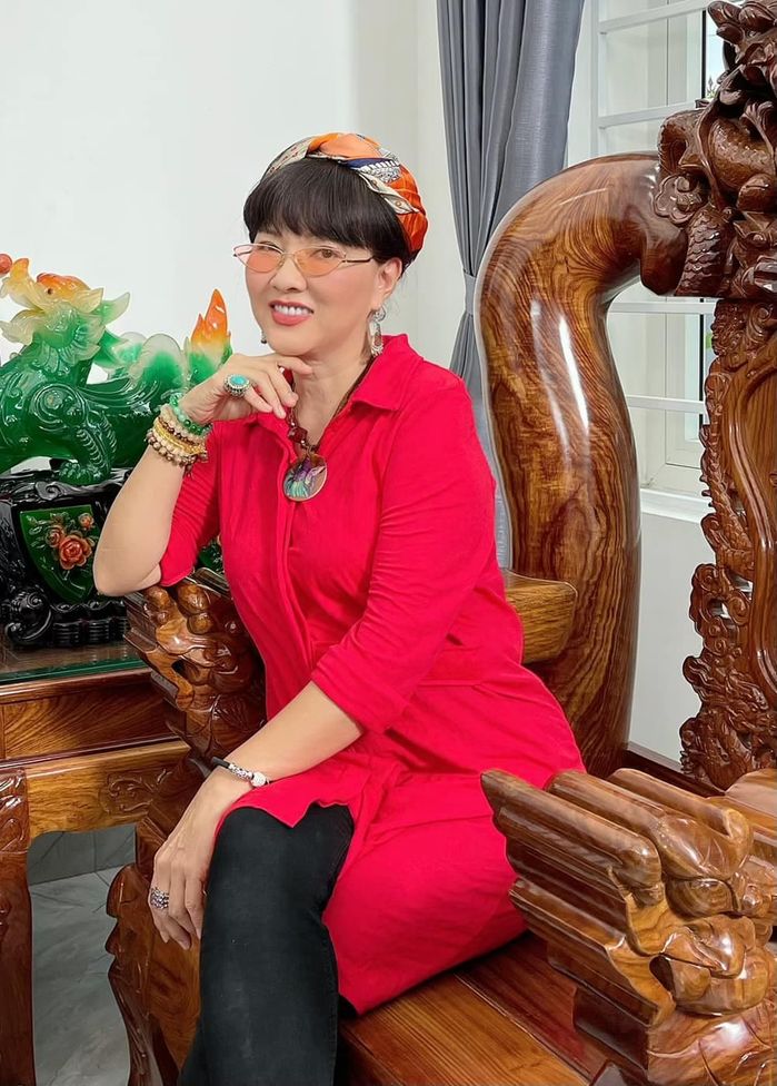 Danh tính sao Việt chụp được hoa cưới của Hồ Bích Trâm