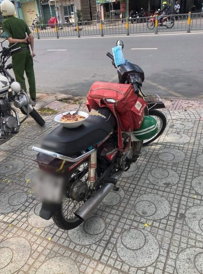 Xót xa: Tài xế xe ôm bị hại gần cổng bệnh viện, tô cơm còn chưa kịp ăn