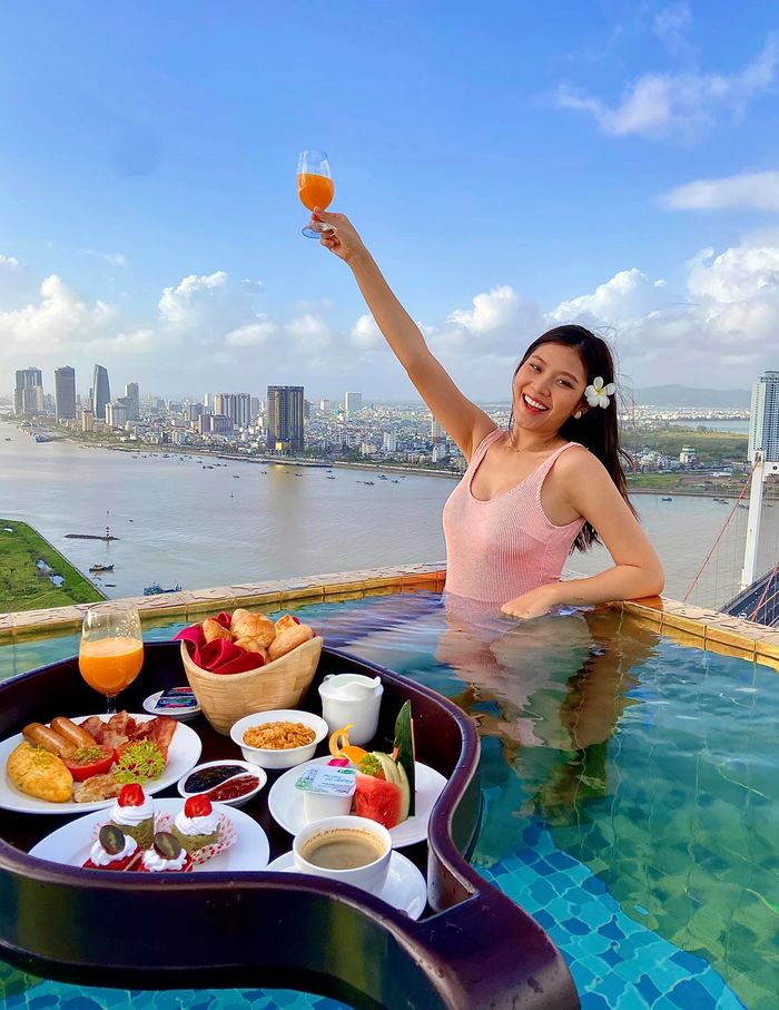 Đi tìm đệ nhất bà bầu Vbiz diện áo tắm thả dáng trước ngày vỡ chum