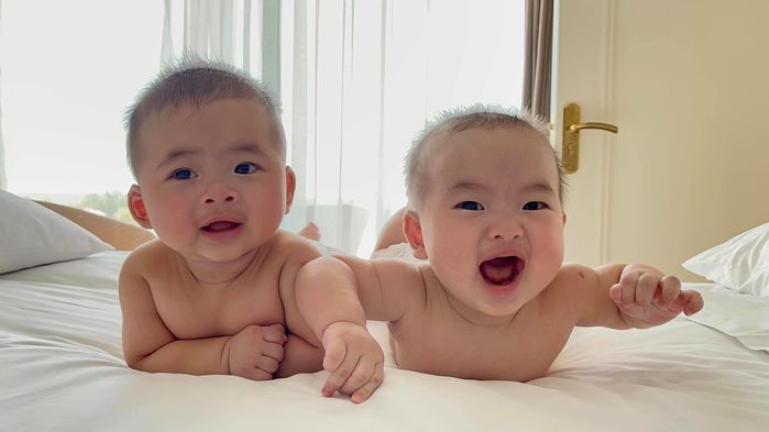 Đọ vẻ đáng yêu, kháu khỉnh của dàn nhóc tỳ sinh đôi nhà sao Việt