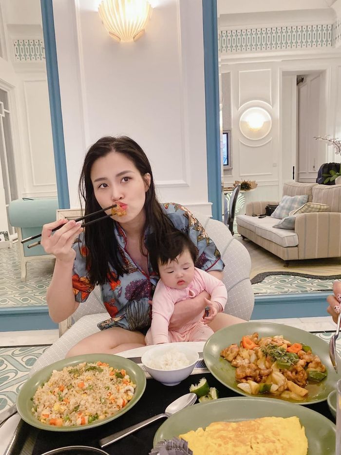 Đông Nhi mất tự do ăn uống từ ngày có con: Hội bỉm sữa đồng cảm