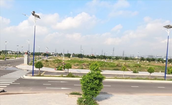Đại gia Dũng lò vôi khoe 255 sổ đỏ chất đầy bàn, phải cân kí mới hết