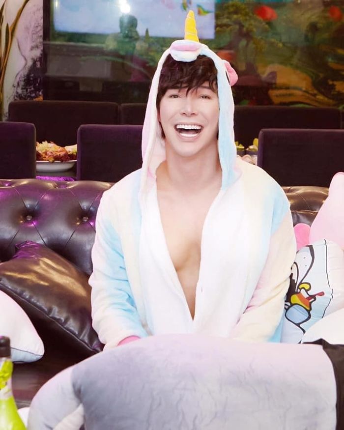 Fan cuồng cày view MV mới cho Nathan Lee