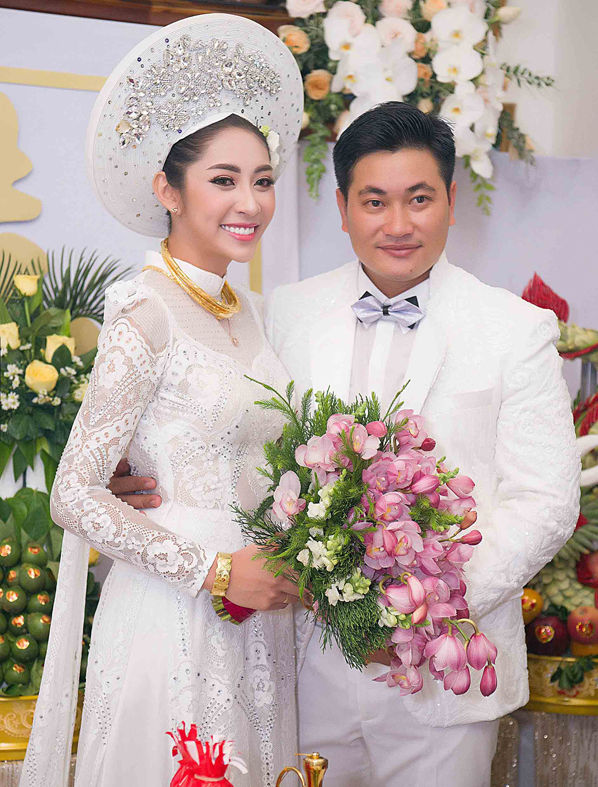 Hai cục kim cương sinh đôi siêu đáng yêu của Hoa hậu Đặng Thu Thảo