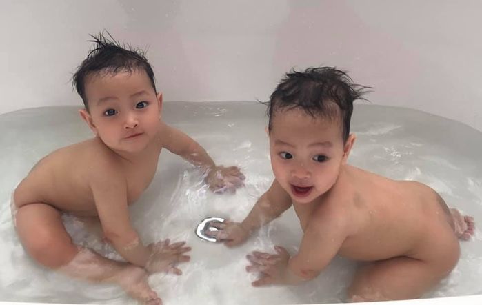 Hai cục kim cương sinh đôi siêu đáng yêu của Hoa hậu Đặng Thu Thảo