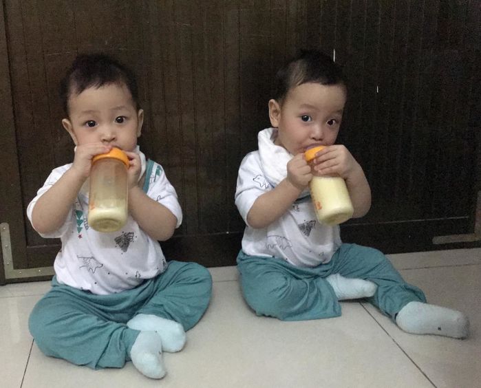 Hai cục kim cương sinh đôi siêu đáng yêu của Hoa hậu Đặng Thu Thảo
