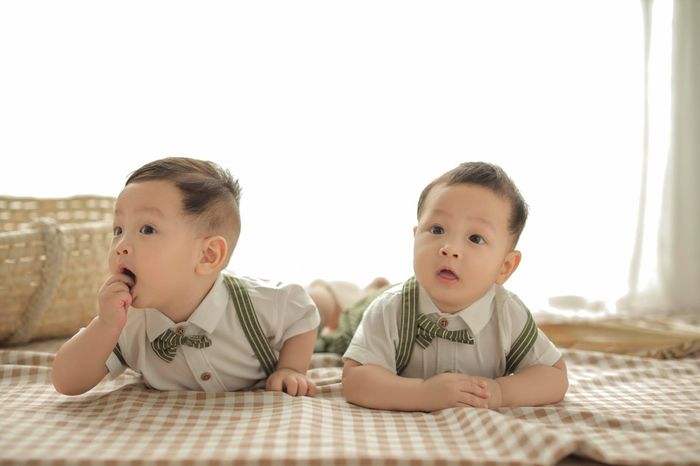 Hai cục kim cương sinh đôi siêu đáng yêu của Hoa hậu Đặng Thu Thảo