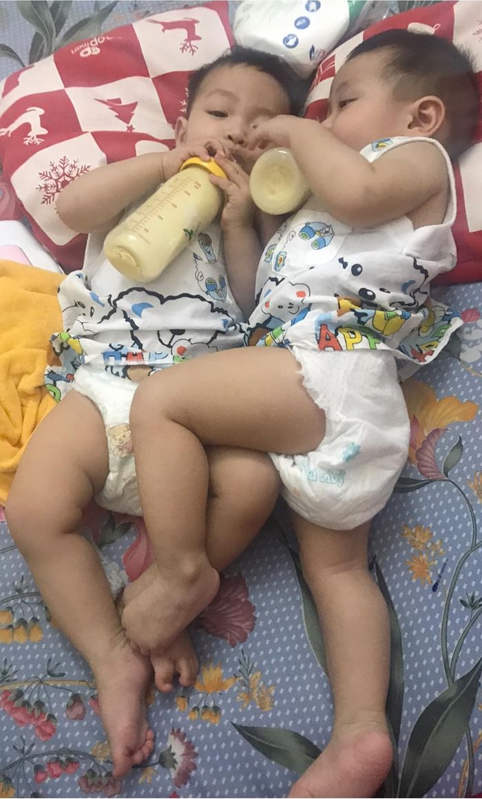 Hai cục kim cương sinh đôi siêu đáng yêu của Hoa hậu Đặng Thu Thảo