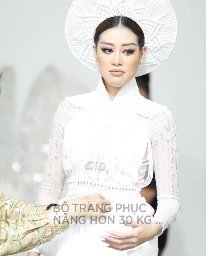 Hết đổ máu vì Kén Em, Khánh Vân lại phồng rộp chân do đi giày cao