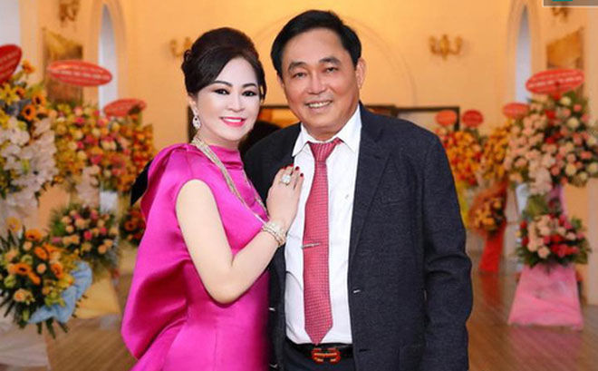 Hết sổ đỏ tính kg, vợ Dũng lò vôi khoe 2 nhẫn kim cương to vật vã