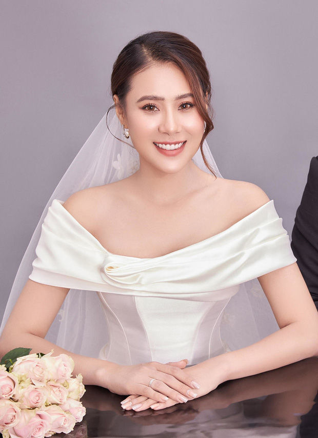 Hồ Bích Trâm hoãn đám cưới ở Sài Gòn để chung tay chống dịch
