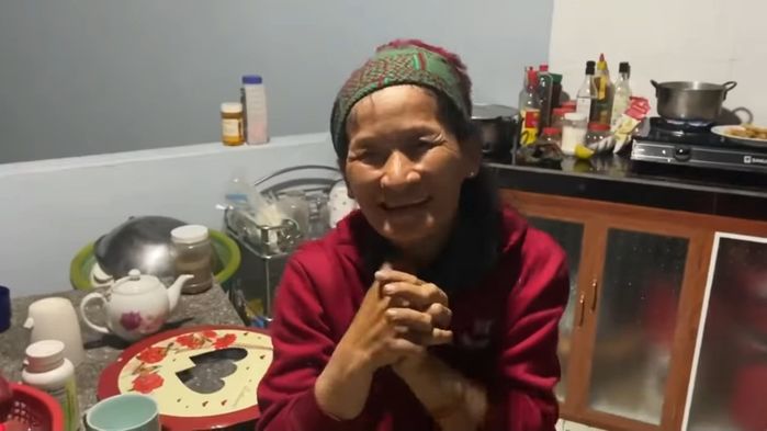 Hồ Bích Trâm về thăm mẹ Tính sau 3 ngày về nhà chồng, tiệc dư 10 bàn