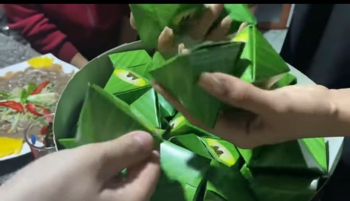 Hồ Bích Trâm về thăm mẹ Tính sau 3 ngày về nhà chồng, tiệc dư 10 bàn