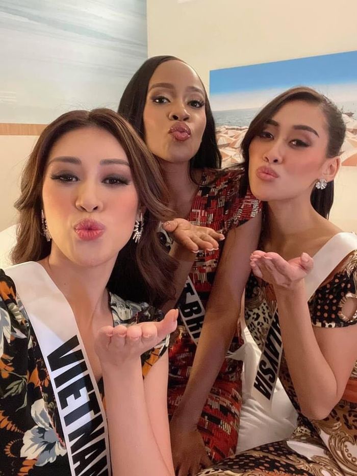 Hoa hậu Khánh Vân quảng bá đồ bộ Việt Nam tại Miss Universe