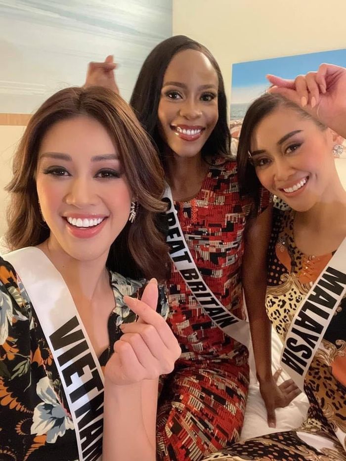 Hoa hậu Khánh Vân quảng bá đồ bộ Việt Nam tại Miss Universe