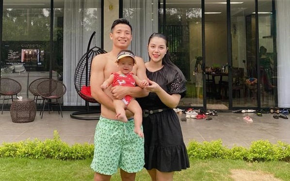 Hoà Minzy khoe quý tử kháu khỉnh, đồng đội Công Phượng vào nhận con rể
