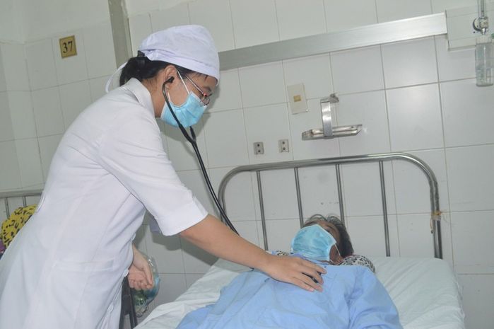 Hy hữu: Ngủ dậy, người đàn ông hoảng hốt vì nuốt 4 răng giả vào bụng