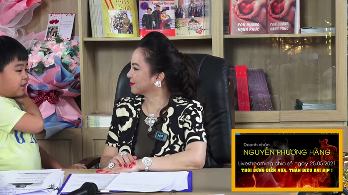 Ké fame mẹ, con trai bà Phương Hằng thu về lượt theo dõi khủng