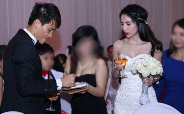 Khách không mời mà đến trong đám cưới sao Việt: Hồ Bích Trâm bức xúc