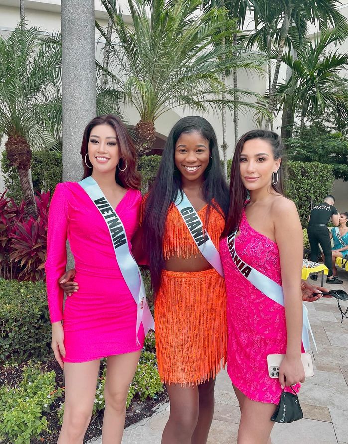 Khánh Vân diện sắc hồng ở ngày 4 Miss Universe: Cân đẹp mọi màu sắc
