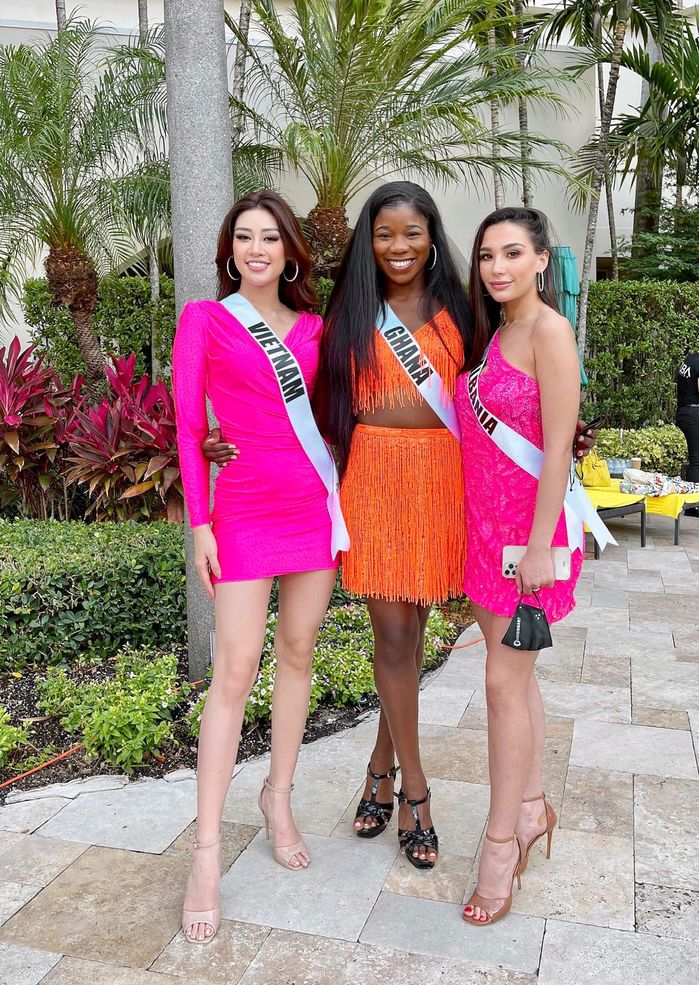 Khánh Vân diện sắc hồng ở ngày 4 Miss Universe: Cân đẹp mọi màu sắc