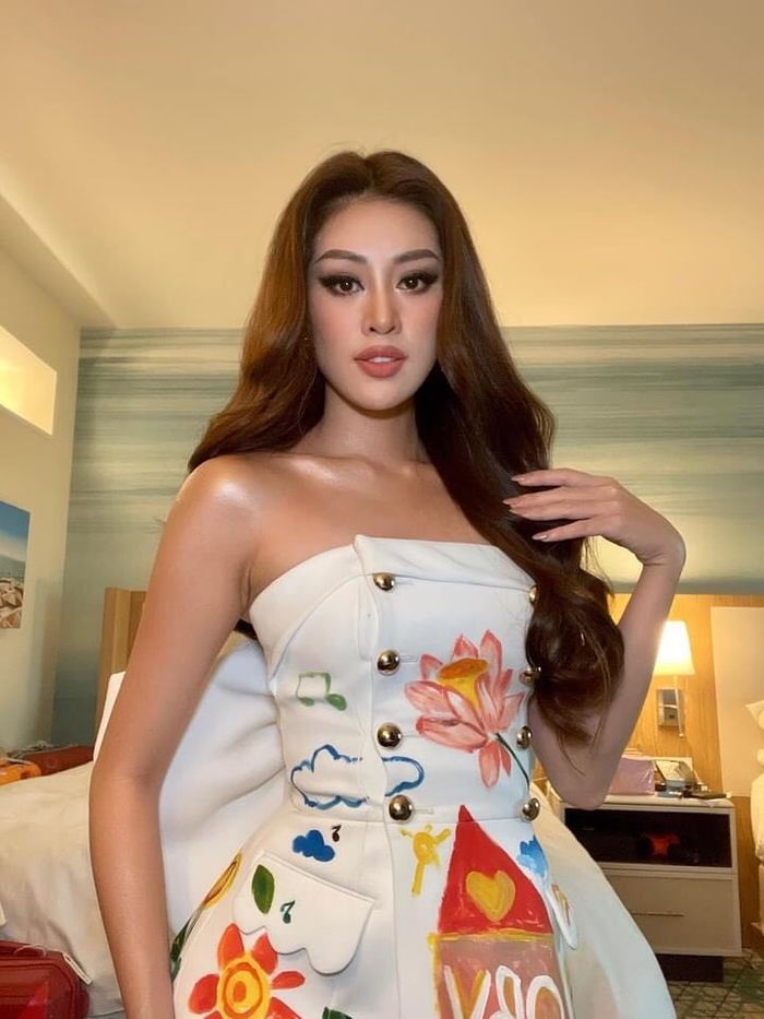 Khánh Vân trong vòng phỏng vấn kín với giám khảo Miss Universe