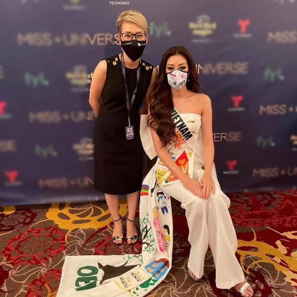 Khánh Vân trong vòng phỏng vấn kín với giám khảo Miss Universe