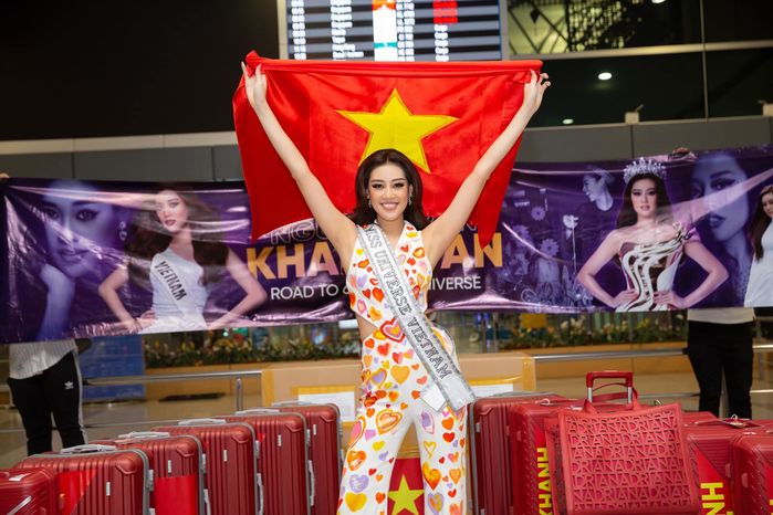 Khánh Vân thay 4 bộ đồ trên đường sang Mỹ: quá cảnh cũng phải đẹp!