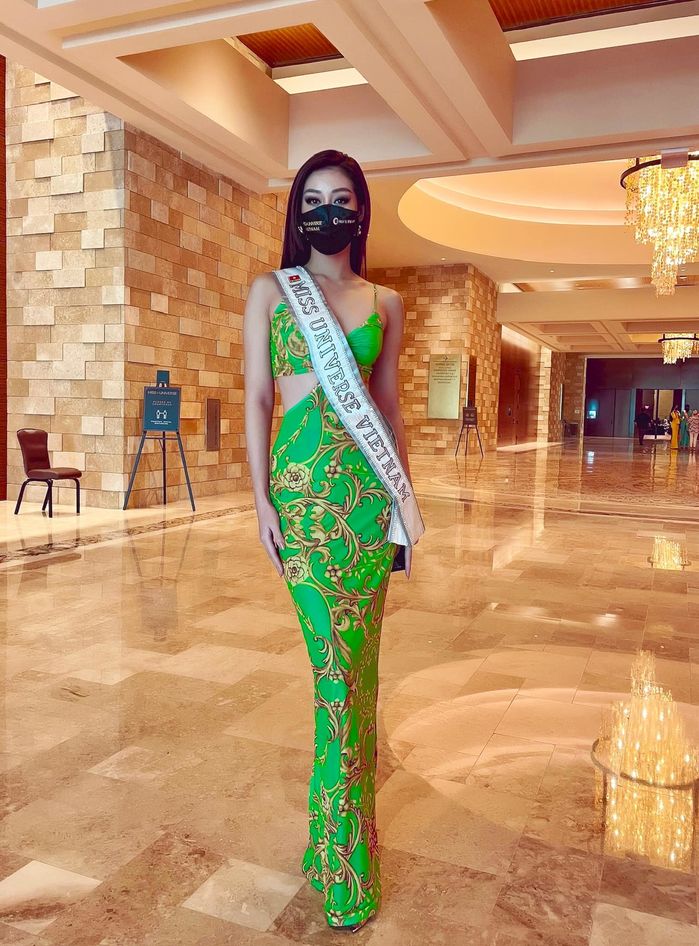 Khánh Vân tiếp tục chiến thuật màu nổi ở Miss Universe ngày thứ 2