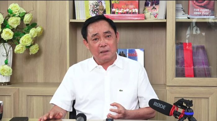 Không chỉ vợ, ông Dũng lò vôi cũng khen lấy khen để MC Quyền Linh