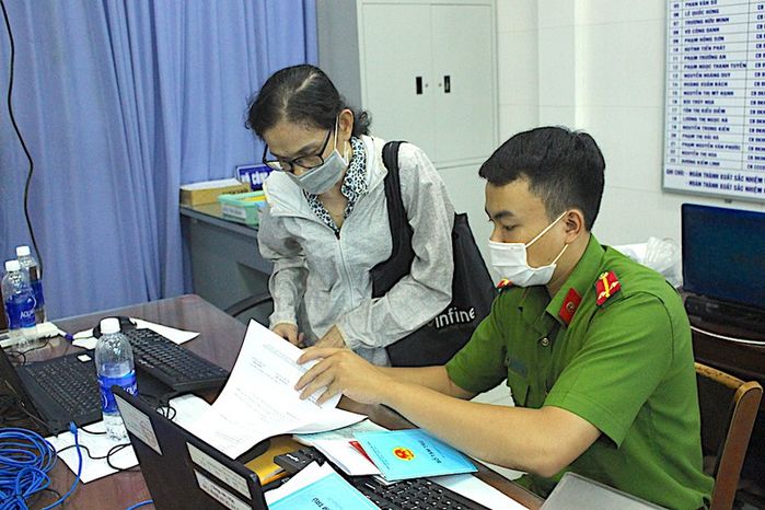 Người dân không có sổ tạm trú thì có được làm CCCD ở TP.HCM?