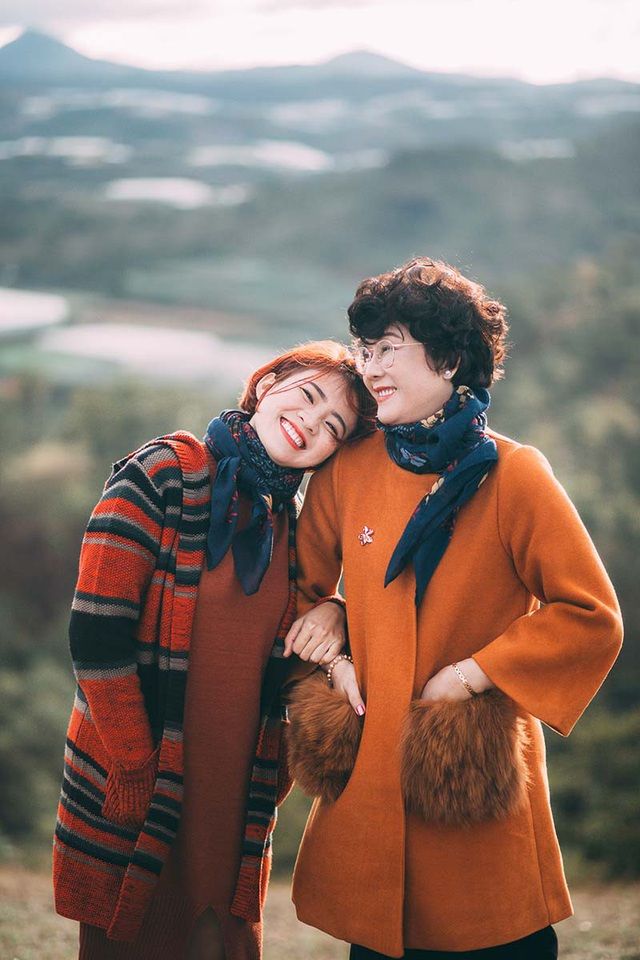 Không phải hoa hay quà, con trở về nhà mới là thứ mẹ mong