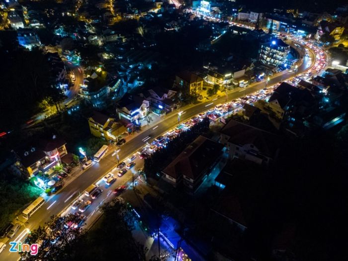 Kỷ lục kẹt xe mùa lễ: 20 tiếng mới tới Đà Lạt, về Bến Tre gần 7 tiếng