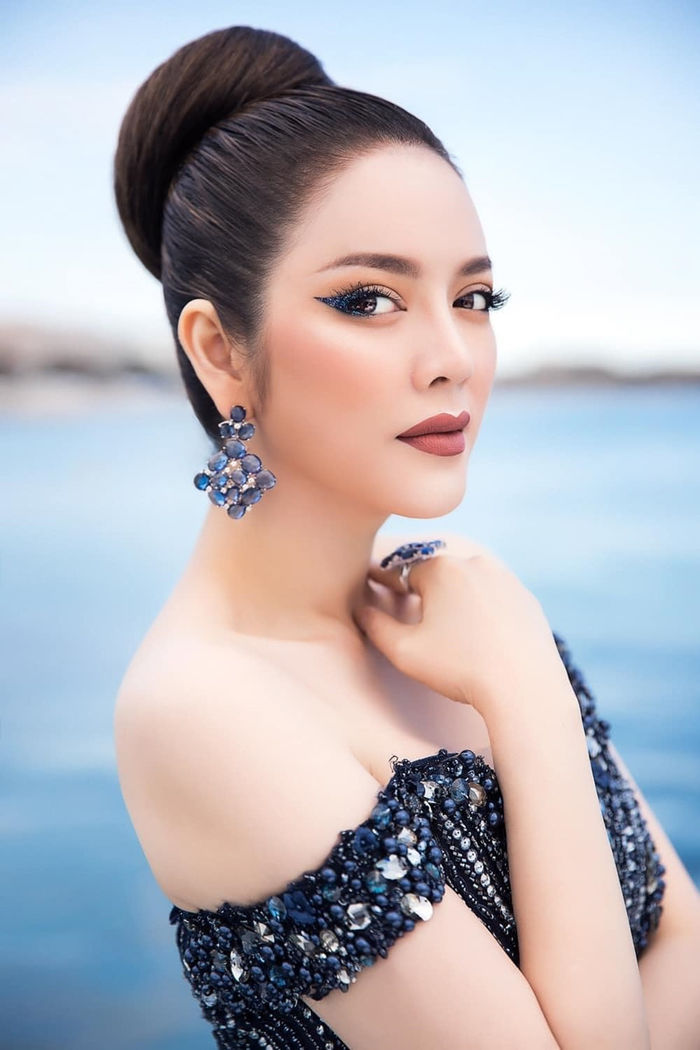 Lý Nhã Kỳ liên tục xây nhà mới: Chán đếm kim cương chuyển sang đếm nhà