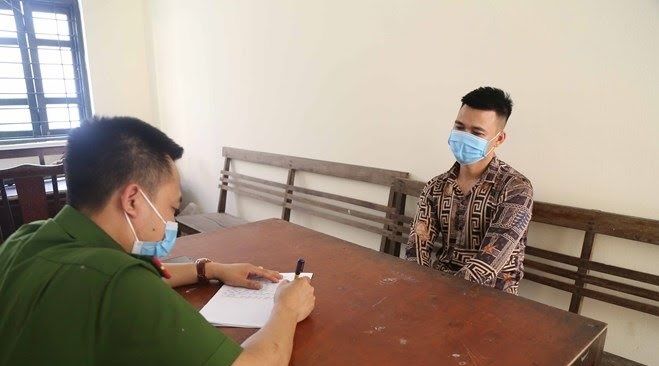 Mặc Bắc Ninh oằn mình chống dịch, 33 nam nữ vẫn tụ tập hát karaoke
